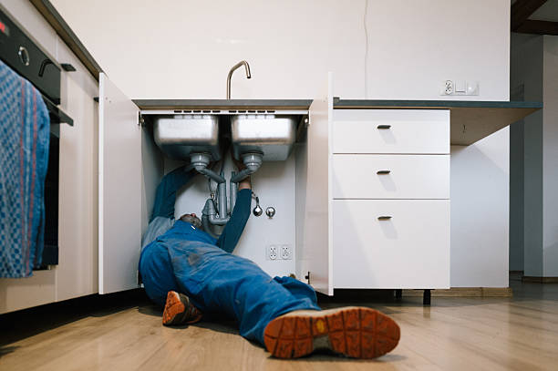 Professional Emergency Plumber technician working in Forest Ranch, CA